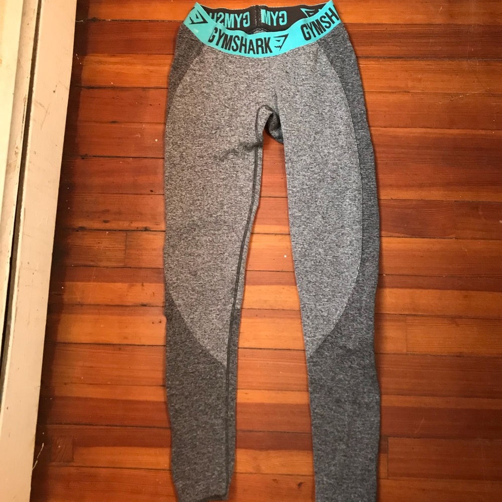 Gym shark leggings !